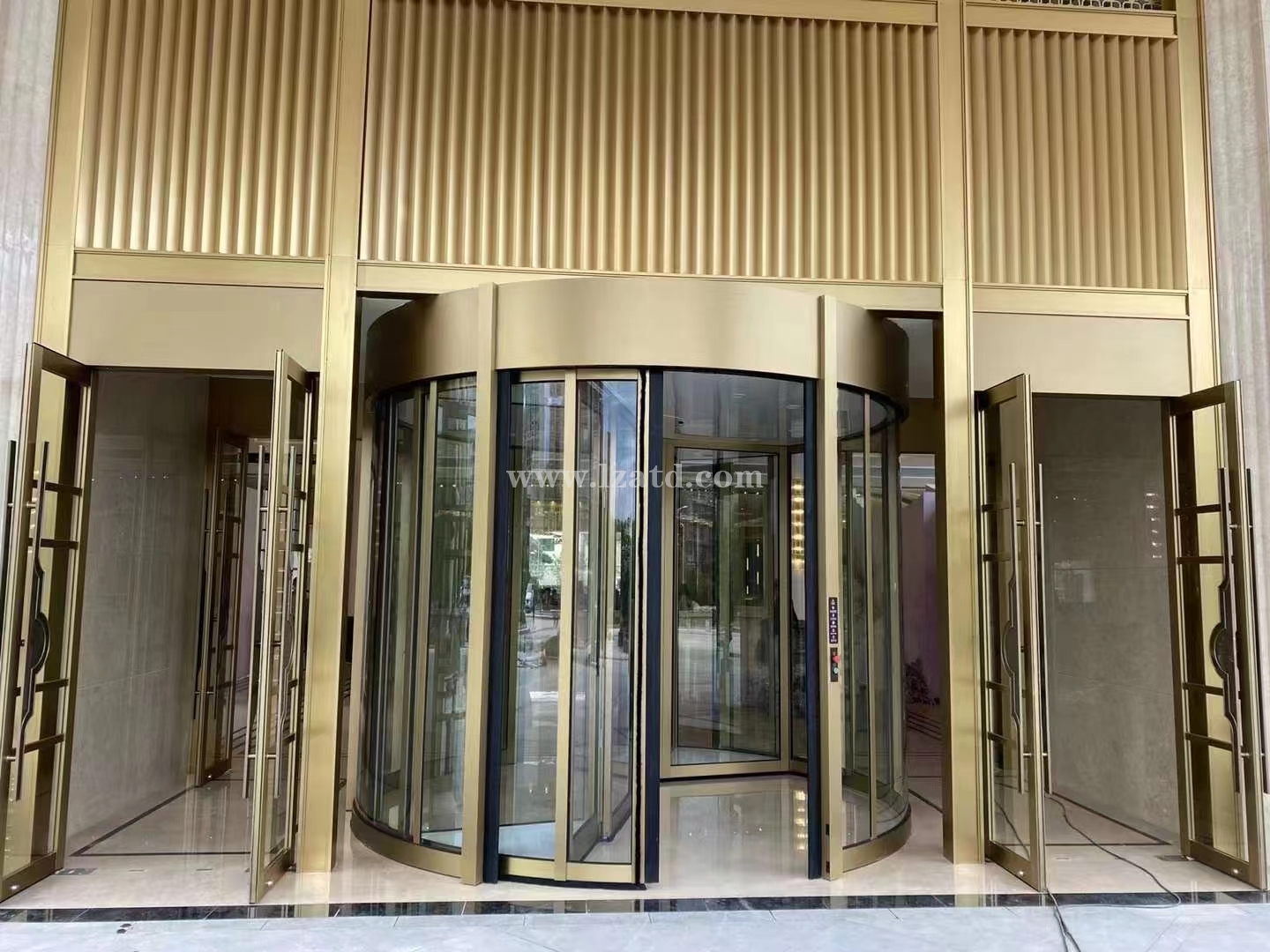 酒泉两翼铜旋转门上门安装免费设计